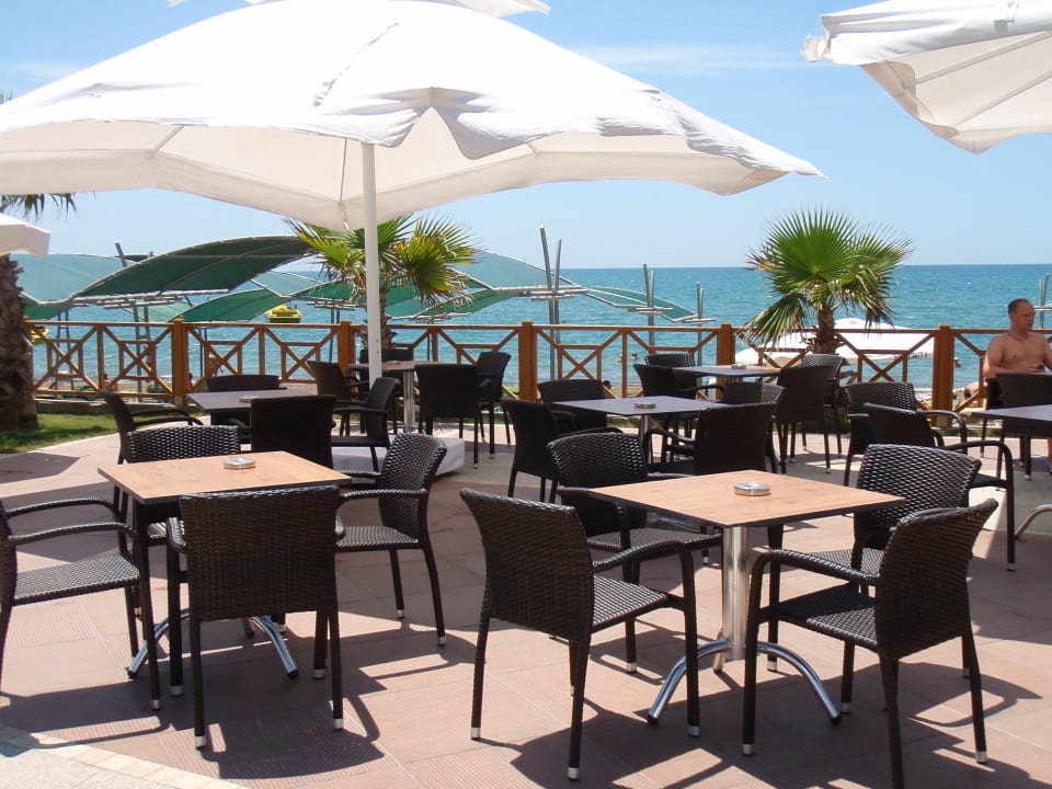 Eine der Poolbars Papillon Belvil