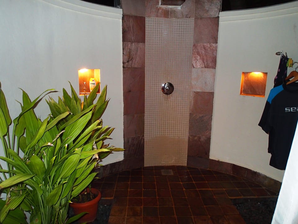 Außendusche Kuramathi Maldives