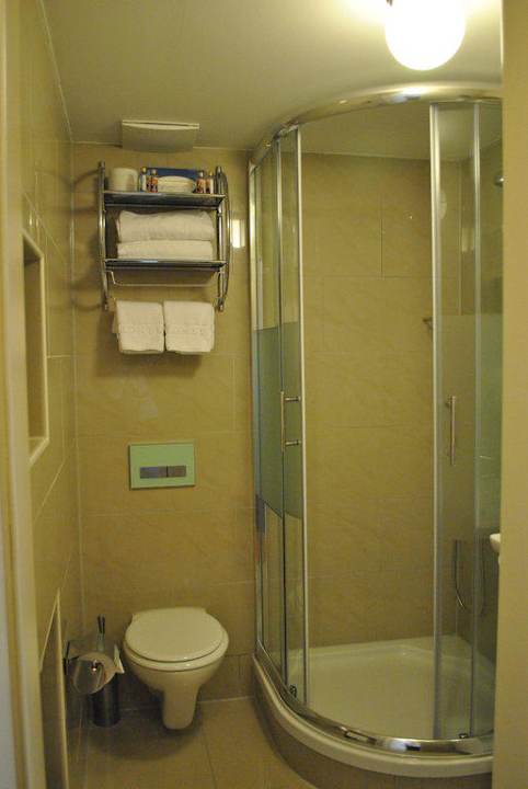 Badezimmer mit Dusche Hotel Atlas Sport