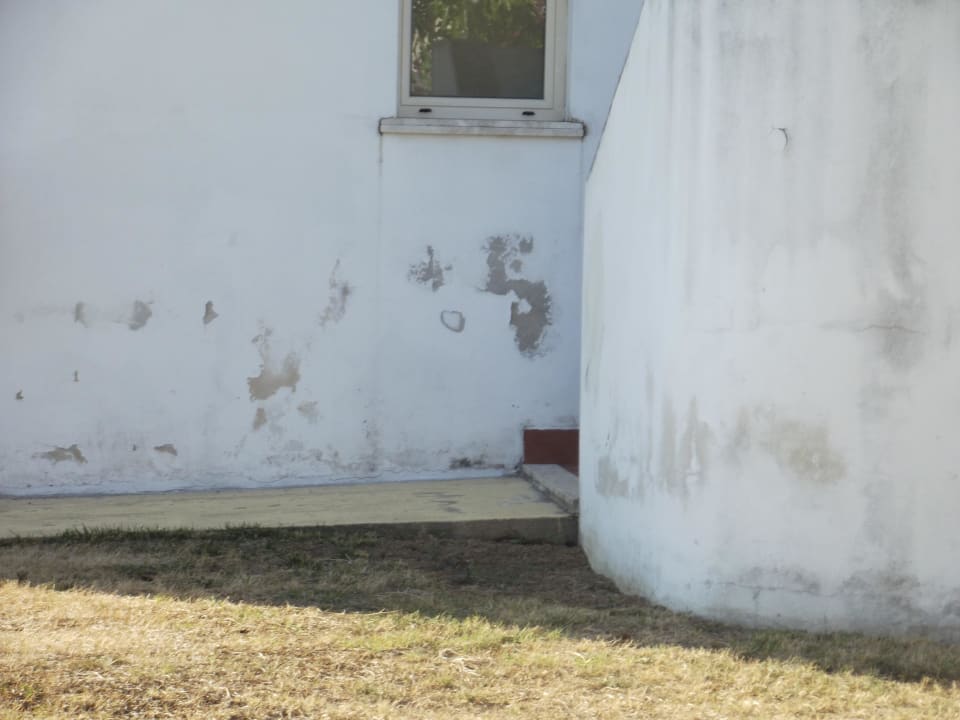 Häuser - Putz fällt von den Wänden Club Esse Sunbeach