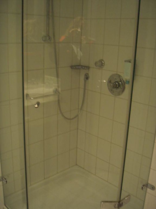 Eine Dusche gibt es auch Bergström Hotel Lüneburg