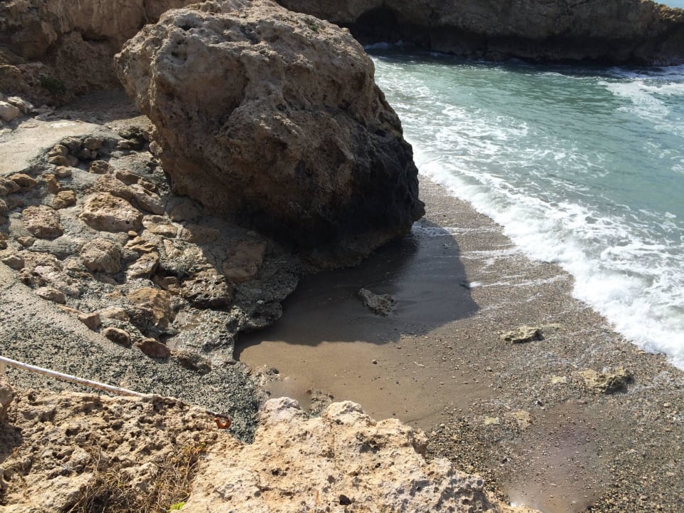 Stein- un d Kiesstrand Akti Beach Village Resort