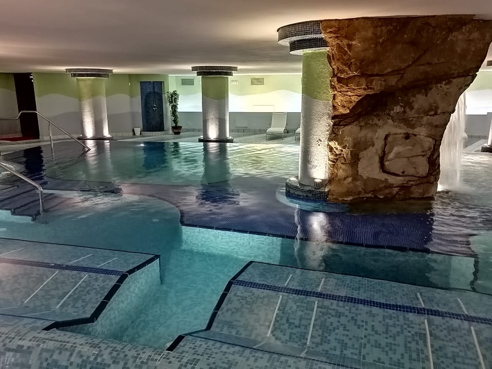 Pool Bull Escorial & Spa