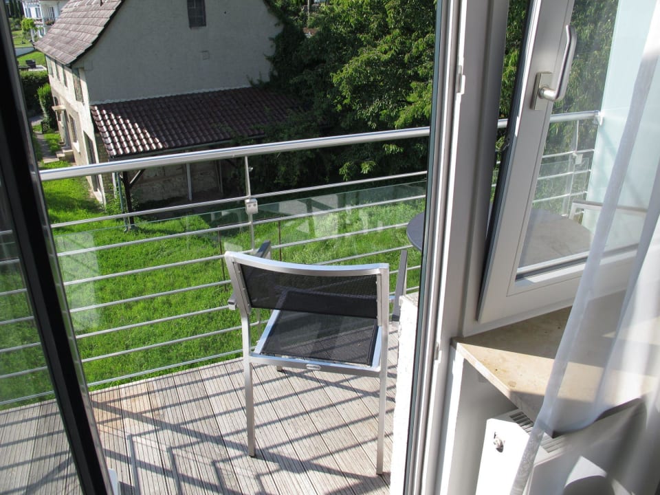 Blick auf den Balkon Lupinenhotel Bodensee