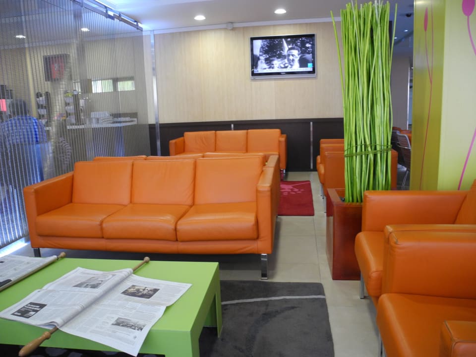 Links der Frühstücksbereich Holiday Inn Express Paris Canal de la Villette