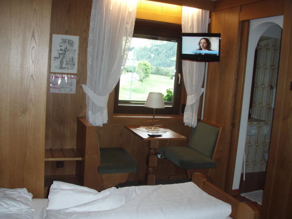 Bett mit Sitzgruppe Hotel Burgfrieden