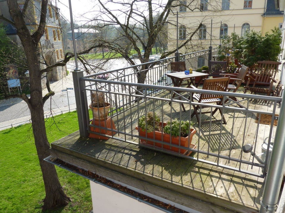 Aus dem Fenster auf den Balkon Hotel Die kleine Residenz