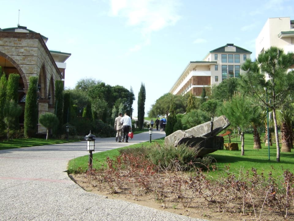 Haupthaus des Hotels vom Garten aus gesehen Voyage Belek Golf & Spa