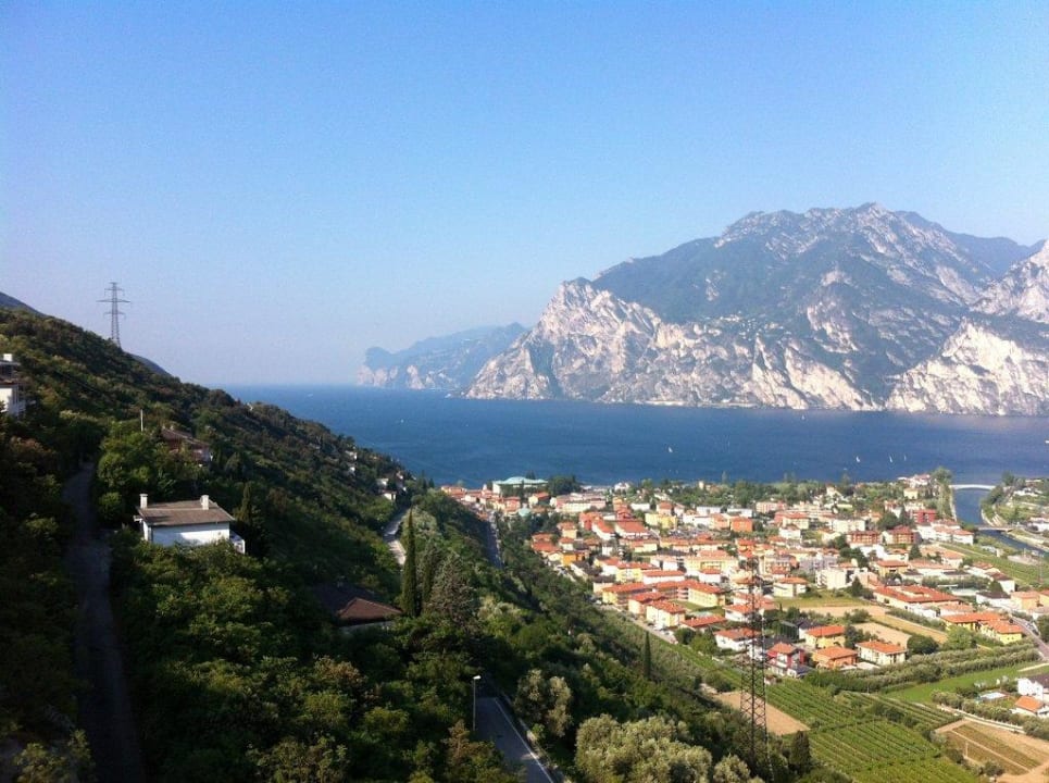Ausblick von der eigenen Terrasse Garda Hotel Forte Charme