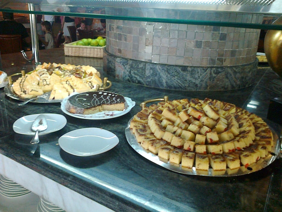 Сладости AMC Royal Hotel & SPA