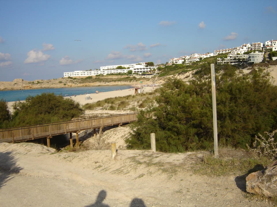 Blick auf das Hotel vom Ende des Strandes Beach Club Hotel-Apartments