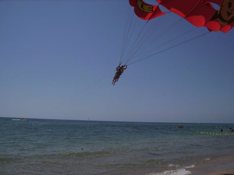 Parasailing Dar Khayam
