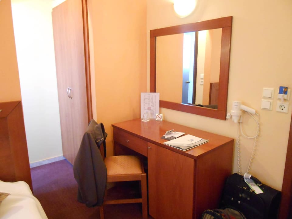 EZ Triton Hotel Piraeus