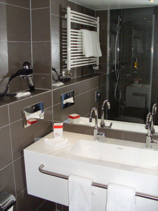 Bad rechter Teil DORMERO Hotel Hannover