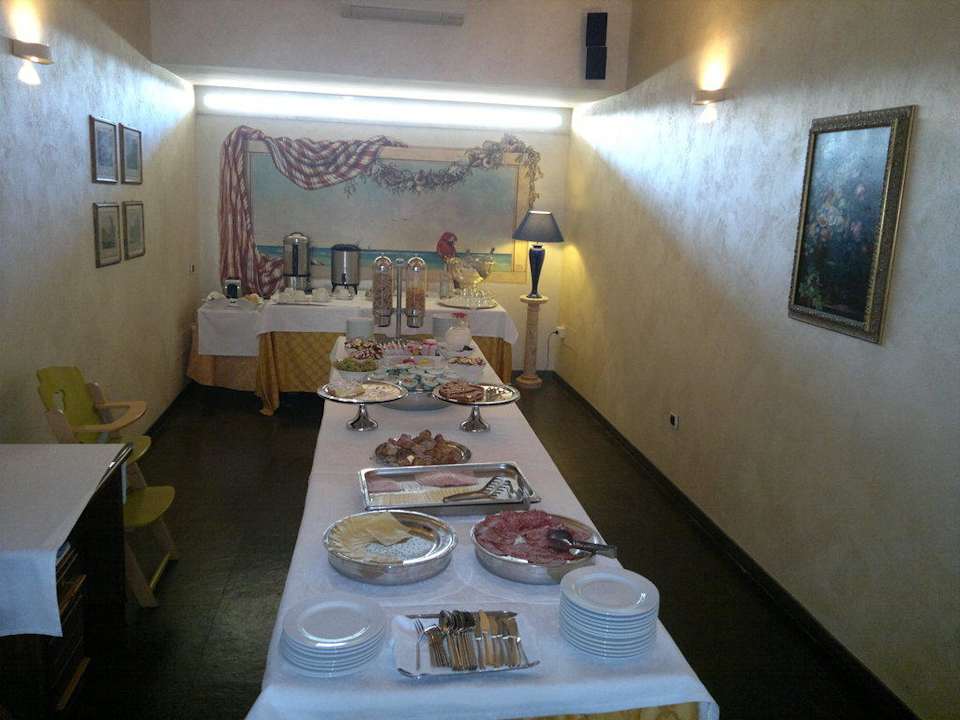 Ubogi bufet śniadaniowy Alle Tamerici Hotel