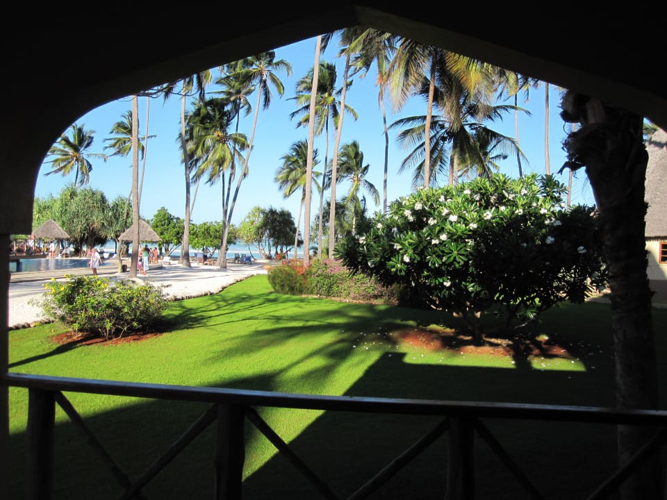 Blick von unserer Terrasse Neptune Pwani Beach Resort & Spa