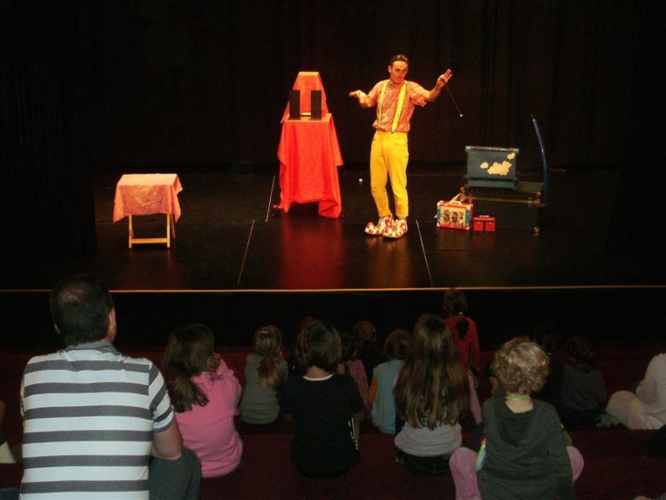 Zauber-Clown-Vorstellung im Theater POST Family Resort