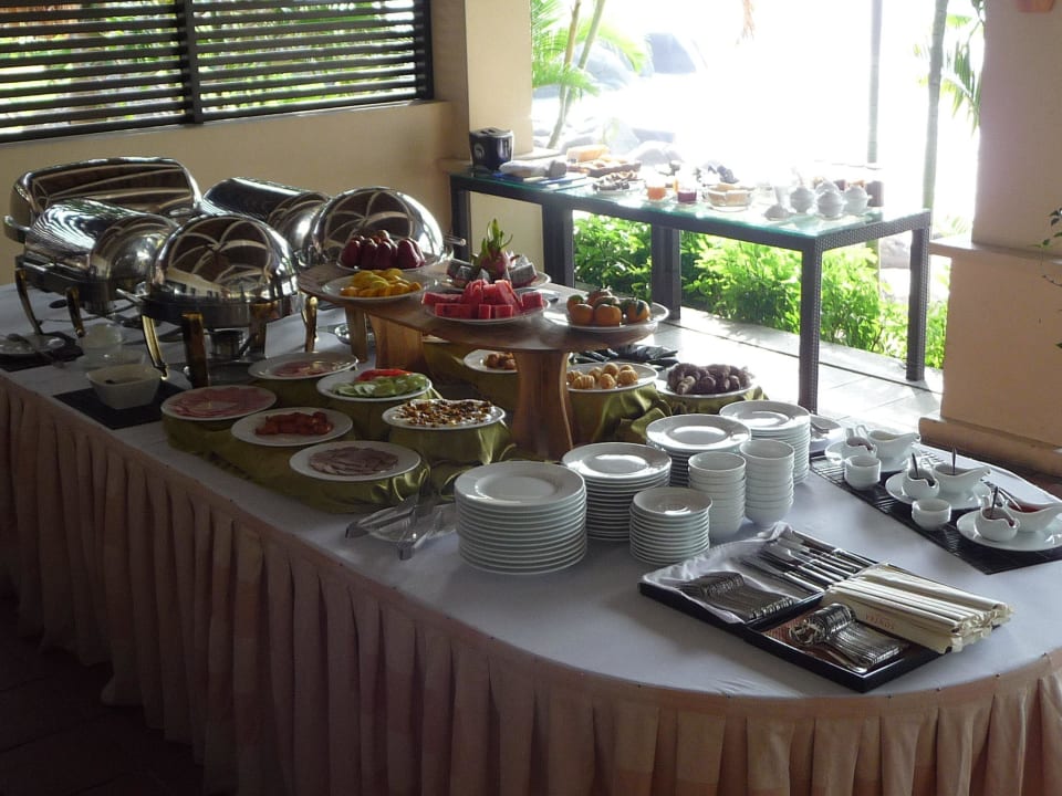 Die süße Ecke vom Frühstücksbuffet. Swiss-Belhotel Son Tra Resort & Villas