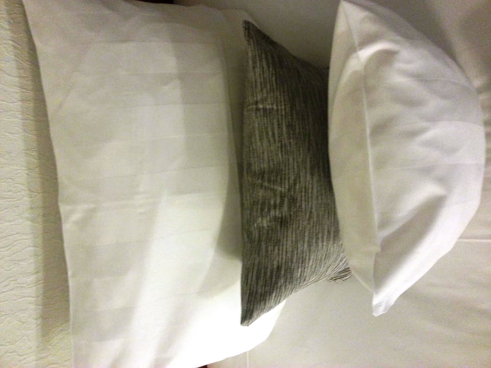 Kissen auf dem Bett ok Best Western Plus Palatin Kongresshotel