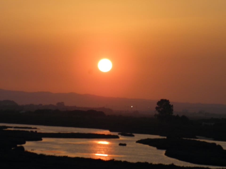 Zachód słońca nad rozlewiskiem Playacanela Hotel