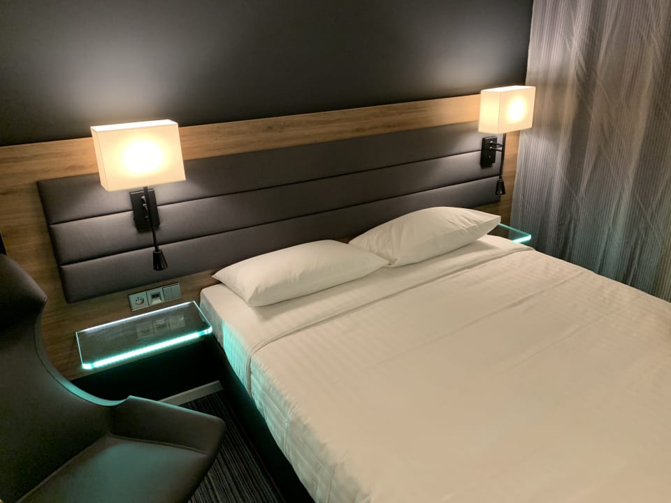 Zimmer Moxy Paris Charles de Gaulle Airport