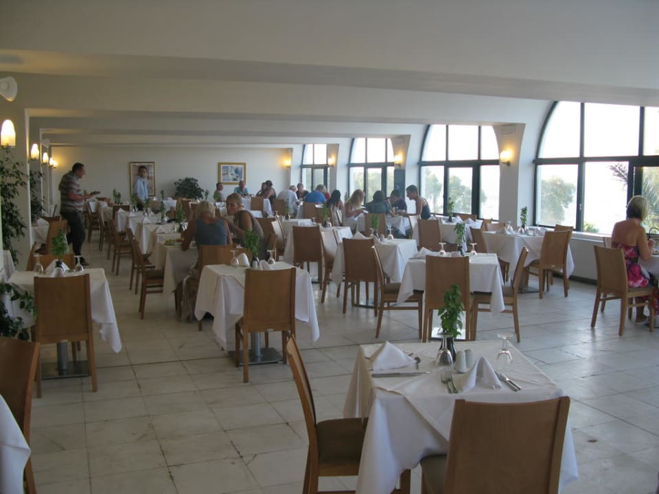 Der Innenbereich des Haupt-Restaurants TUI BLUE Oceanis Beach and Spa Resort