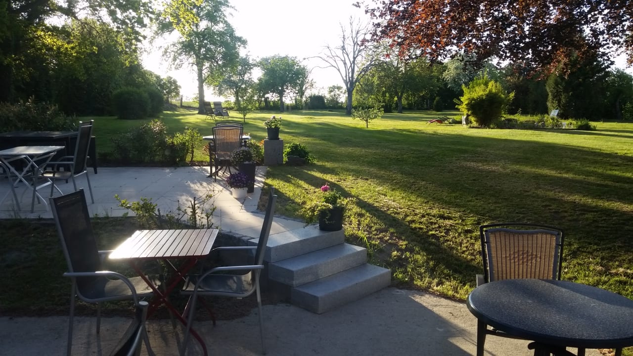 "Gartenanlage" Hotelpension Pfarrhaus (Alt Schwerin) • HolidayCheck