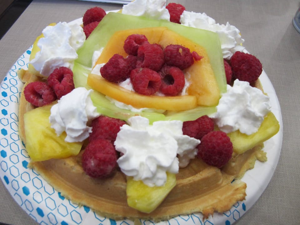 Waffel mit Früchten und Sahne Hotel Hampton Inn & Suites Las Vegas South