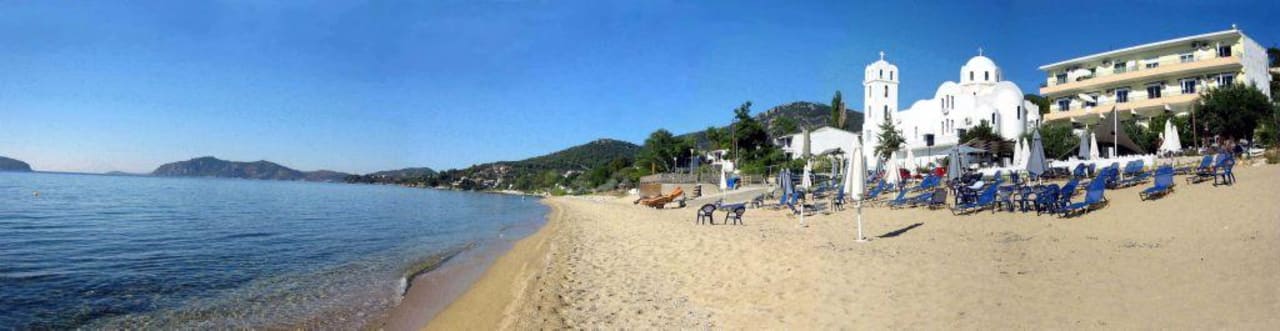 Hotel Akti - Panoramaansicht vom Strand Hotel Akti