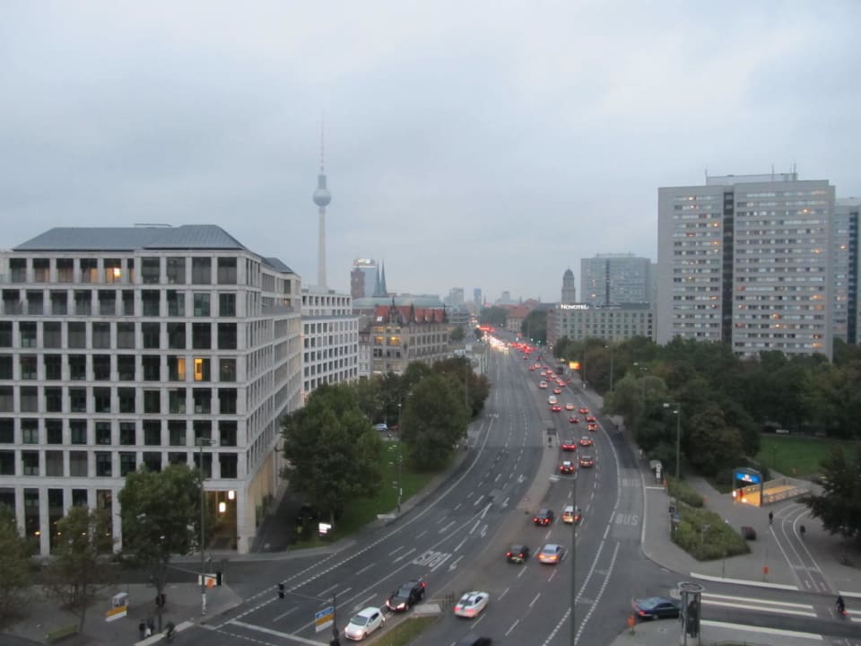Straße vor dem Hotel Motel One Berlin-Spittelmarkt