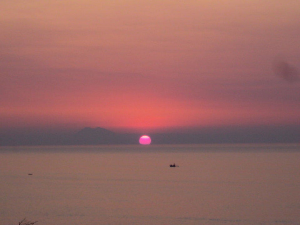 Sonnenuntergang bei der Insel Stromboli  Aldiana Club Rocca Nettuno Calabria