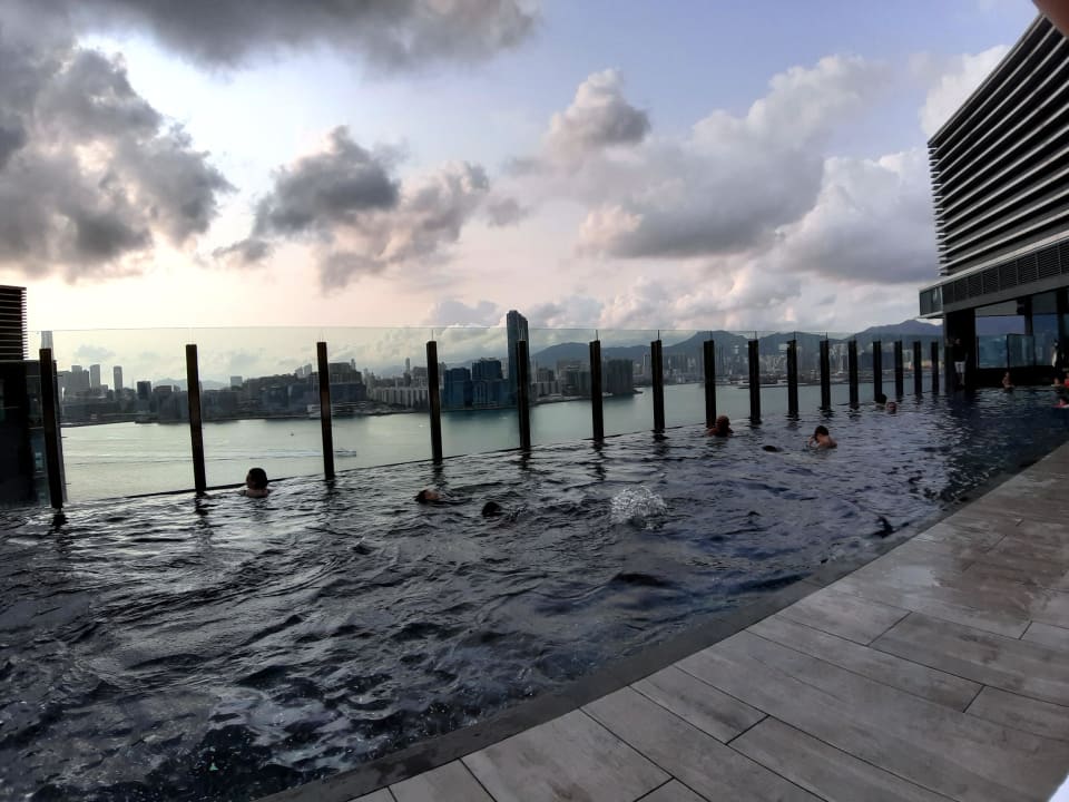 Pool Hyatt Centric Victoria Harbour