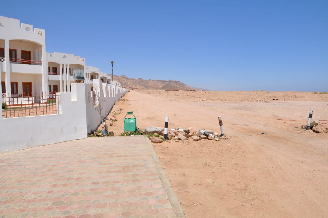 Am Eingang Happy Life Village