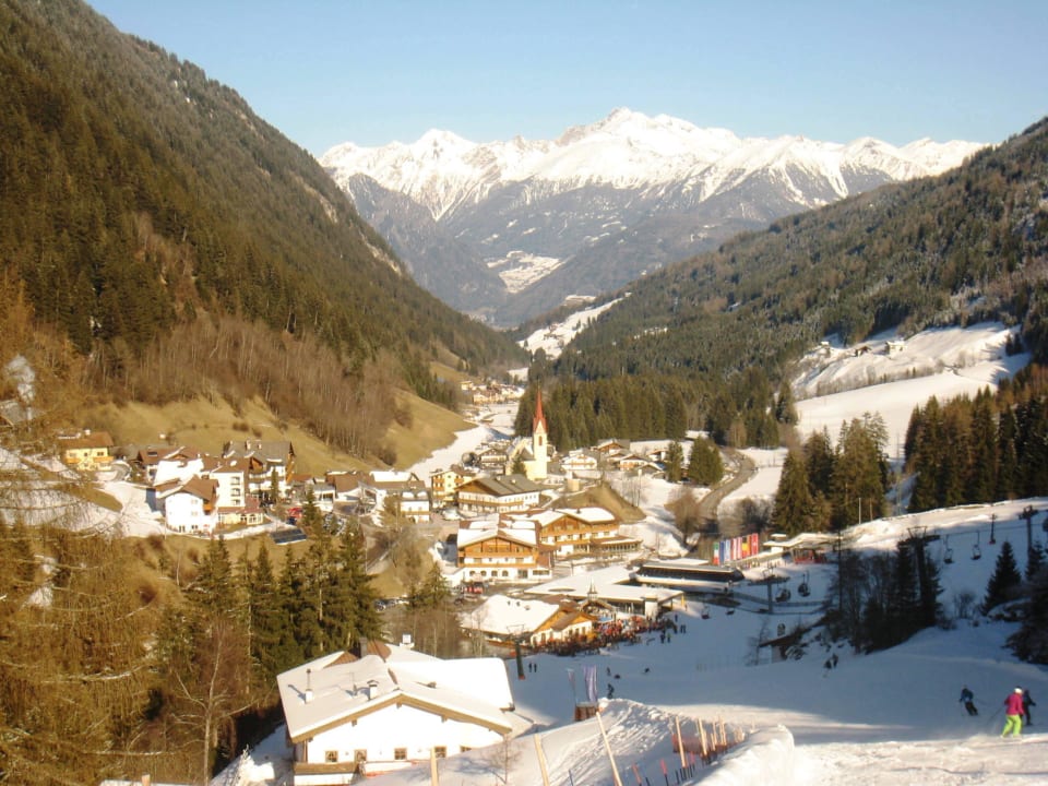 Sporthotel von der Talabfahrt aus gesehen Wellness-Sporthotel Ratschings