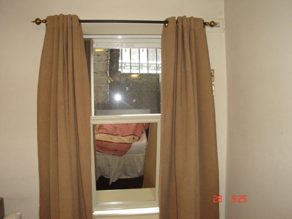 Ansicht aufs Fenster im Zimmer Hotel Indigo Edinburgh