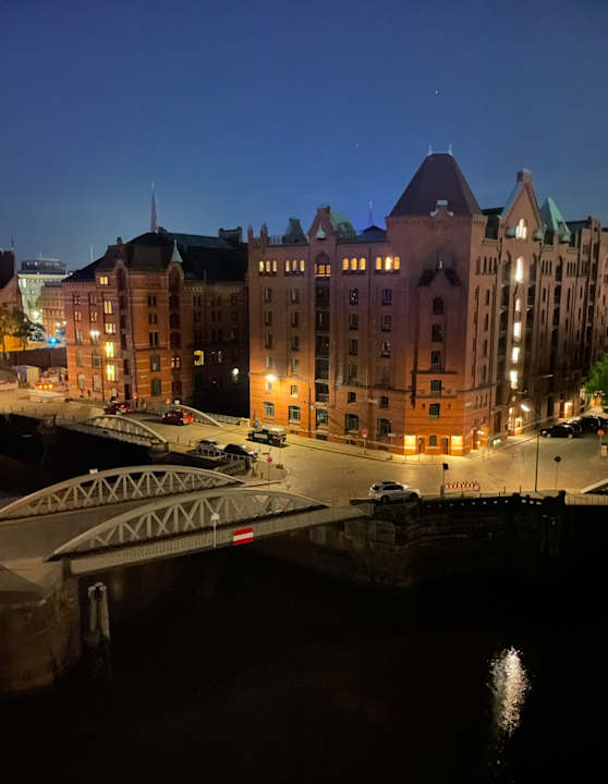 Ausblick AMERON Hamburg Hotel Speicherstadt