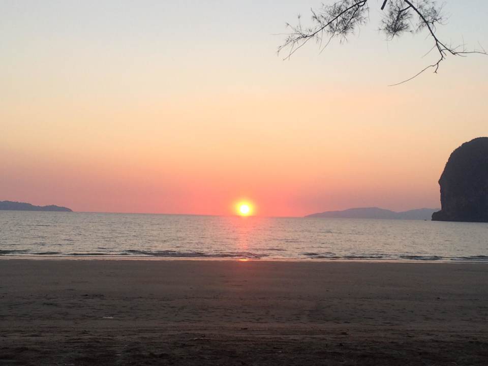 Sonnenuntergang  Anantara Si Kao Resort & Spa