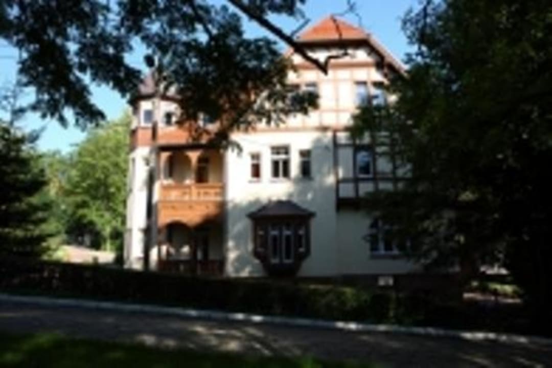 Widok od strony parku Villa Vital