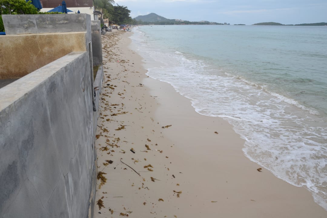Hohe Mauer am Strand Samui Resotel Beach Resort