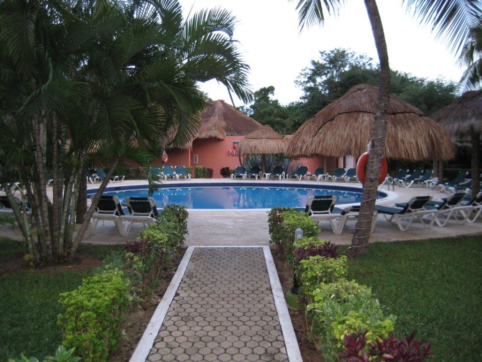 Hinterer Pool Hotel Riu Lupita