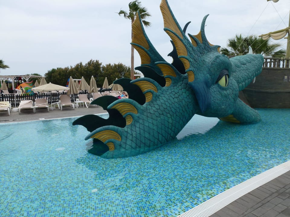 Seemonster in 30 cm tiefen Wasser Hotel Riu Chiclana