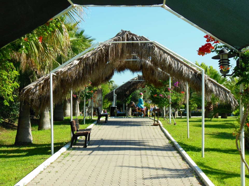 Weg zum Strand Hotel Süral Resort