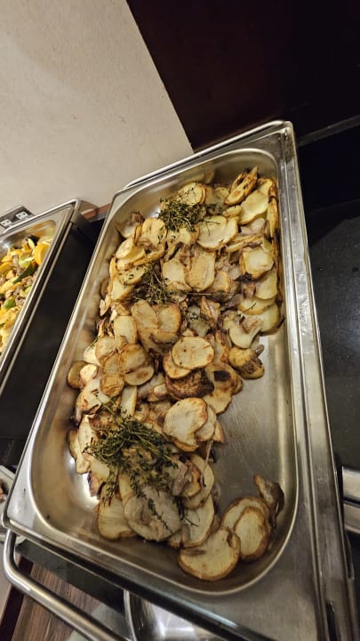 Gastro Rose Rayhaan by Rotana