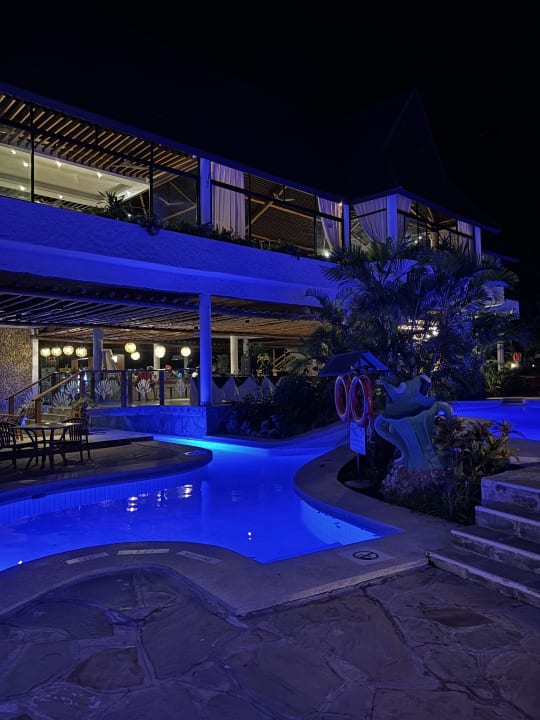 Pool Travellers Beach Hotel & Club