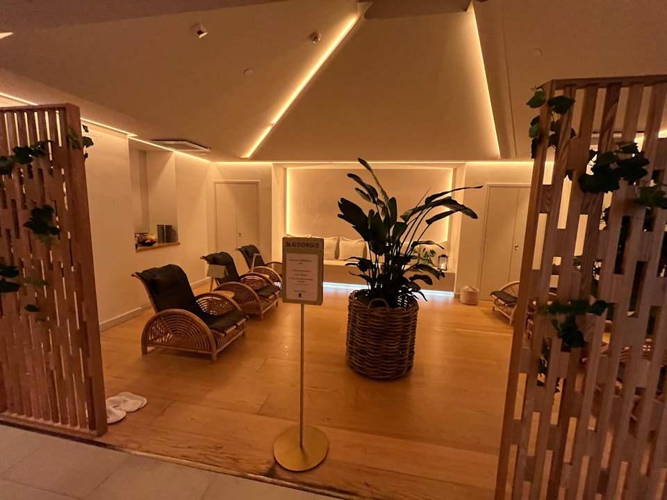 Pool St George Hotel