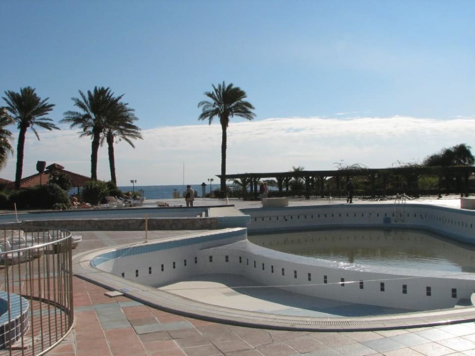 Kiris Alinda Akka Alinda Hotel