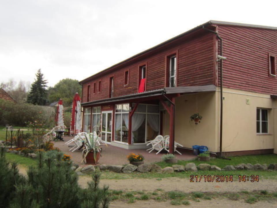 Hotel von hinten Center Hotel Bronkow