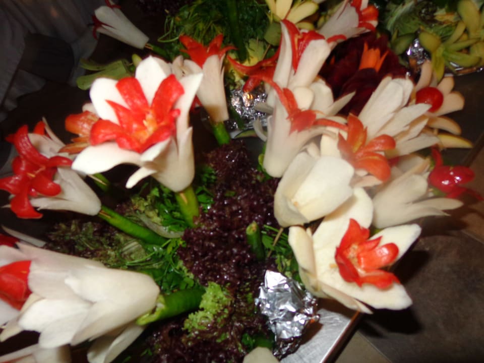 Kunstwerke aus Salat und Gemüse Saphir Resort & Spa