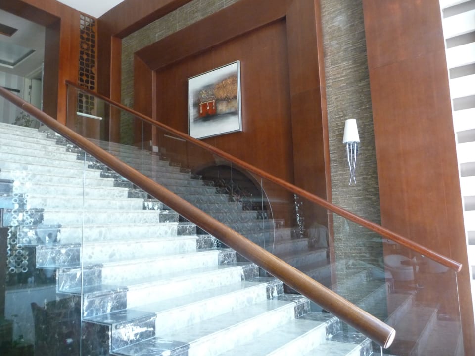 Treppe vom Restaurant zur Reception Kaisol Romance Resort