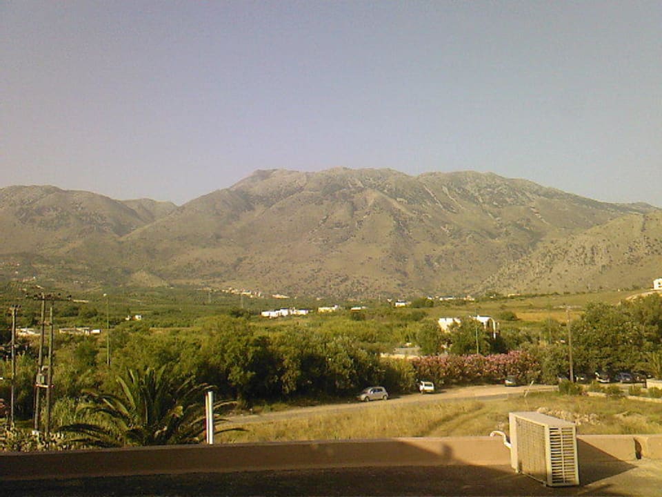 Blick auf die Berge Eliros Mare